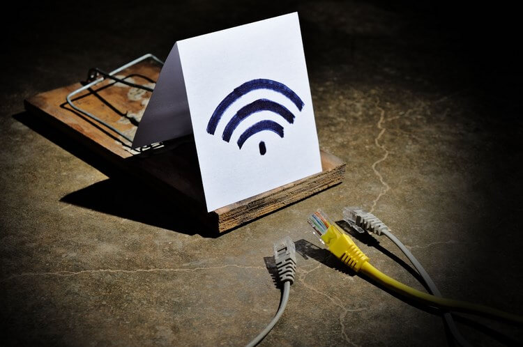 Maksa par bezmaksas: kāpēc nevajag izmantot sabiedrisko Wi-Fi