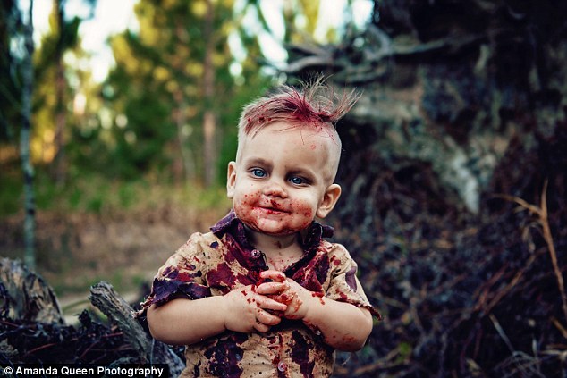 Māte sarīkoja savam gadu vecajam dēlam fotosesiju zombiju stilā, un satrauca visu internetu