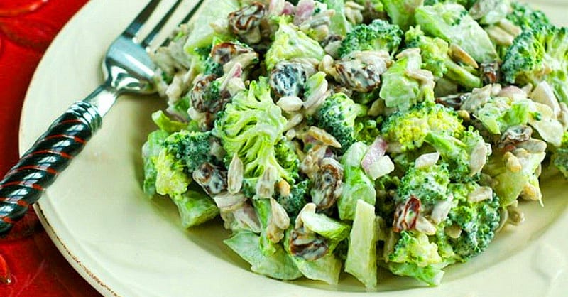 “90-60-90” — garšīgi un viegli salāti ar vistas krūtiņu un brokoļiem