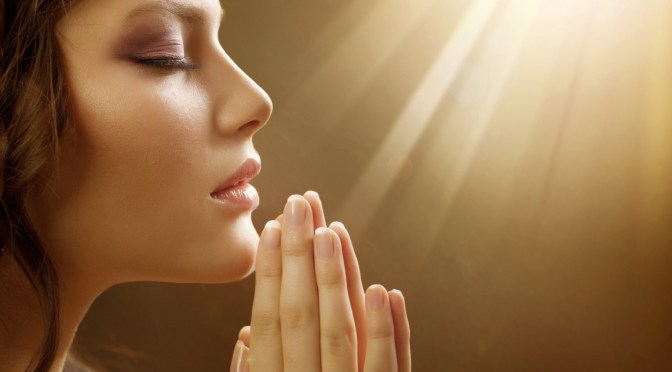 Dziedinošā lūgšana, kas nepilnas minūtes laikā noņem sāpes un mazina temperatūru