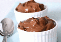 Metabolismu paaugstinošs, pretnovecošanās šokolādes-avokado pudiņš, ko varat pagatavot pavisam ātri