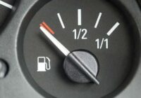 Kāpēc nedrīkst vadīt automašīnu ar gandrīz tukšu degvielas tvertni. Tas ir svarīgi!