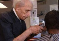 Iepazīstieties: 107 gadus vecs frizieris, kurš šajā profesijā ir jau 97 gadus. Lūk, viņa stāsts