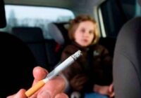 Vecāki, kuri smēķē mašīnā bērnu klātbūtnē, tiks sodīti ar $ 10 000. Mums nav žēl. Beidzot vismaz kaut kur sāk sodīt!