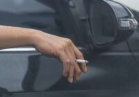 Par izmestu cigarešu izsmēķi šeit draud sods 11 000 dolāru apmērā. Nepieciešams soda mērs