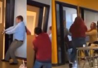 VIDEO Satrakojusies skolniece cenšas ielauzties klases telpā