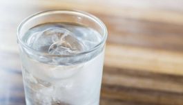 Silts, gāzēts vai ledaini auksts: kādu ūdeni labāk dzert, lai zaudētu svaru