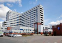 Rīgas Austrumu slimnīcā viesojas viens no Eiropas vadošajiem neiroonkoloģijas ekspertiem