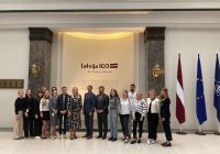 Ārlietu ministriju apmeklē Rīgas Juridiskās augstskolas vasaras skolas dalībnieki