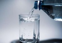 Kā dzert ūdeni, lai zaudētu svaru: svarīgi uztura speciālistu noteikumi