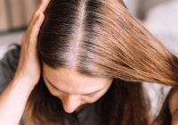 Ģeniāls veids, kā paslēpt sirmus matus ilgu laiku bez matu krāsošanas: jums palīdzēs aptiekas zāles