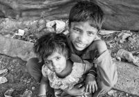 Paradumi, kas liecina par nabadzībā pavadītu bērnību