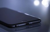 Apple apsriež iespēju par daudziem miljardiem iegādāties mākslīgā intelekta jaunuzņēmumu, lai stiprinātu savas pozīcijas Apple apsriež iespēju par daudziem miljardiem iegādāties mākslīgā intelekta jaunuzņēmumu, lai stiprinātu savas pozīcijas