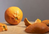 Nevainojama garšviela no mandarīnu mizas, kas derēs gan desertiem, gan gaļai: veikalā ko tādu nenopirksi
