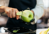 Neiedomājieties izmest ābolu mizas: kāpēc jums tās patiešām ir vajadzīgas
