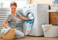 Kāpēc “sālīt” drēbes pirms mazgāšanas: pieredzējušu saimnieču noslēpumi
