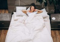 5 lietas guļamistabā, kas neļauj jums aizmigt: atbrīvojieties no tām, jo tās traucē kvalitatīvam miegam
