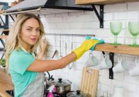 Efektīvākie veidi, kā iztīrīt virtuvi no veciem taukiem