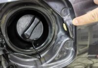 Kāpēc japāņu automašīnām degvielas uzpildes atveres vāks ir kreisajā pusē, bet vācu labajā pusē