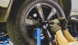 Kādas kļūdas pieļauj autovadītāji, mainot riepas