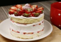 Perfekta biskvīta noslēpums – ja neļausi tam šādi atdzist, sanāks gumijota pankūka