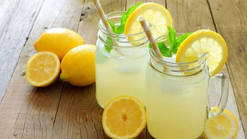 Atklāta vienkārša mājās gatavotas limonādes recepte, pēc kuras pagatavošanas vairs nevajadzēs doties uz veikalu pēc sodas dzērieniem