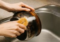 Atbrīvojies no rūsas uz katliem un pannām ar vienu parastu dārzeni, ko vari izaudzēt pats