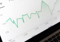 Wall Street akciju tirgus noslēdzas ar kritumu, investoriem gaidot skaidrību par tarifiem