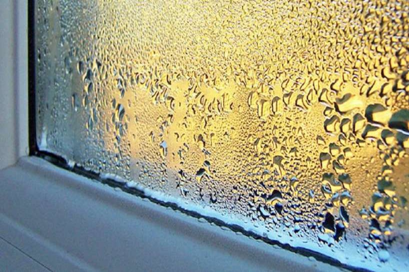 Kad būtu jāver vaļā logi, lai neveidotos pelējums un kondensāts – eksperti nosaukuši precīzu laiku