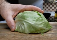 Nekad vēl nebiju ēdusi tik interesantus un garšīgus kāpostu salātus — reiz ciemos pagaršoju, un tagad šādi gatavoju uz katriem svētkiem Nekad vēl nebiju ēdusi tik interesantus un garšīgus kāpostu salātus — reiz ciemos pagaršoju, un tagad šādi gatavoju uz katriem svētkiem