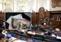 Izskan informācija par to, cik milzīga summa patiesībā tiks tērēta Valsts pārvaldes darbinieku prēmijās, cilvēki ir ļoti dusmīgi Izskan informācija par to, cik milzīga summa patiesībā tiks tērēta Valsts pārvaldes darbinieku prēmijās, cilvēki ir ļoti dusmīgi