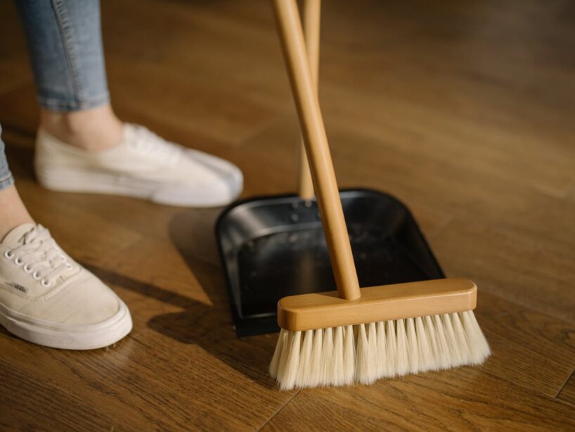 Viņu mājas vienmēr ir perfekti tīras: 3 japāņu tīrīšanas noteikumi 10 minūtēs