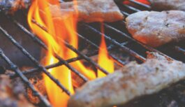 Steiks vienmēr ir sulīgs un garšīgs, ja vispirms veicat vienu soli, ko vienmēr dara steiku restorāni Steiks vienmēr ir sulīgs un garšīgs, ja vispirms veicat vienu soli, ko vienmēr dara steiku restorāni