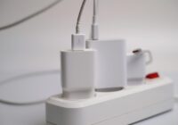 Kuras ierīces jāatvieno no rozetes, izejot no mājas — tieši tās palielina elektrības patēriņu, kuru nepamana