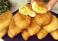 Aromātiskie pīrādziņi ar kāpostiem bez piena un olām — mīksti, gaisīgi un ļoti garšīgi Aromātiskie pīrādziņi ar kāpostiem bez piena un olām — mīksti, gaisīgi un ļoti garšīgi