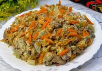 Salāti tikai no pāris vienkāršām sastāvdaļām, bet tie sanāk tik sulīgi un garšīgi, ka gribas vēl un vēl