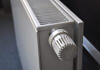 Soli pa solim instrukcija kā atgaisot radiatorus