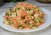 Lieliski rudens salāti ar korejiešu burkāniem un vistu, kas vienmēr izdodas ļoti gardi un sātīgi Lieliski rudens salāti ar korejiešu burkāniem un vistu, kas vienmēr izdodas ļoti gardi un sātīgi