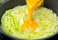 Ņemu kāpostu un ceļu galdā ļoti garšīgas pusdienas, ko savai ģimenei pagatavoju vien 20 minūtēs Ņemu kāpostu un ceļu galdā ļoti garšīgas pusdienas, ko savai ģimenei pagatavoju vien 20 minūtēs