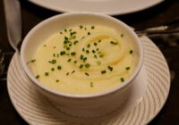 Kartupeļus vairs nevāru ūdenī – pieredzējusi pavārīte pastāstīja lielisku alternatīvu, lai pagatavotu divreiz gardāku biezeni Kartupeļus vairs nevāru ūdenī – pieredzējusi pavārīte pastāstīja lielisku alternatīvu, lai pagatavotu divreiz gardāku biezeni