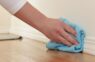 Putekļi uz grīdlīstēm vairs nav problēma — lūk, ar ko tos vajadzētu notīrīt